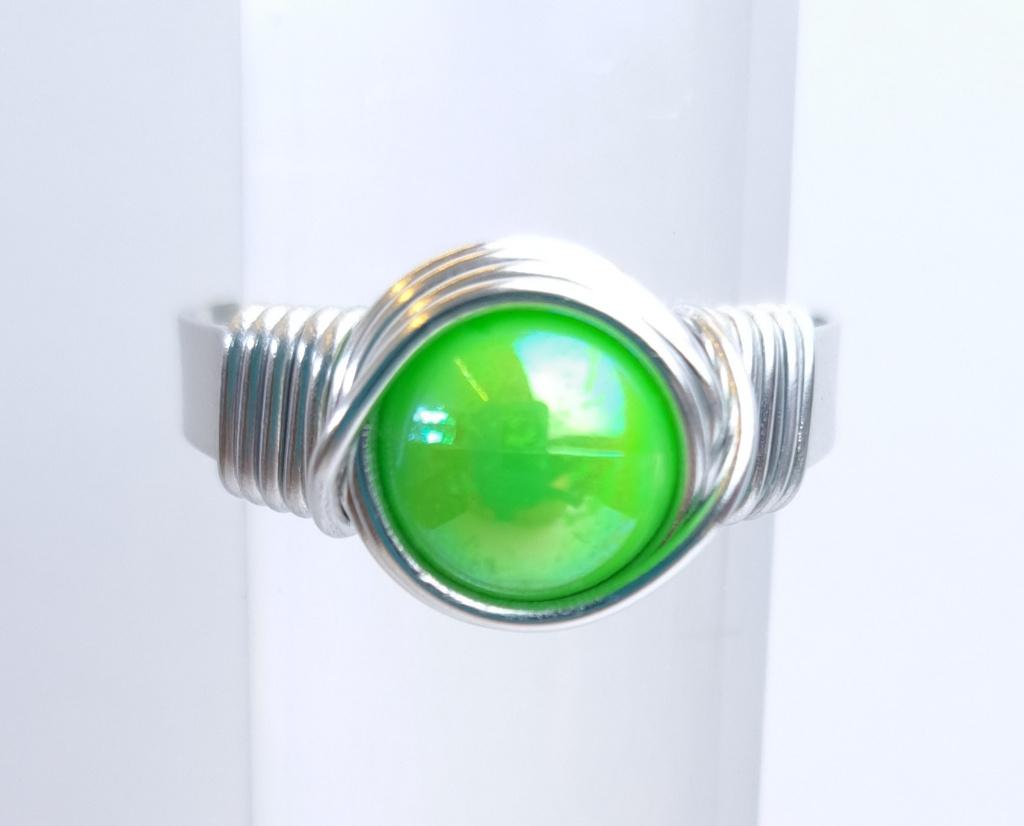 ZOMERS LEKKER FEL groen ring groen VERSTELBAAR, Sieraden, Tassen en Uiterlijk, Ringen, Overige materialen, Nieuw, 17 tot 18, Eveline@pimpschuur.nl