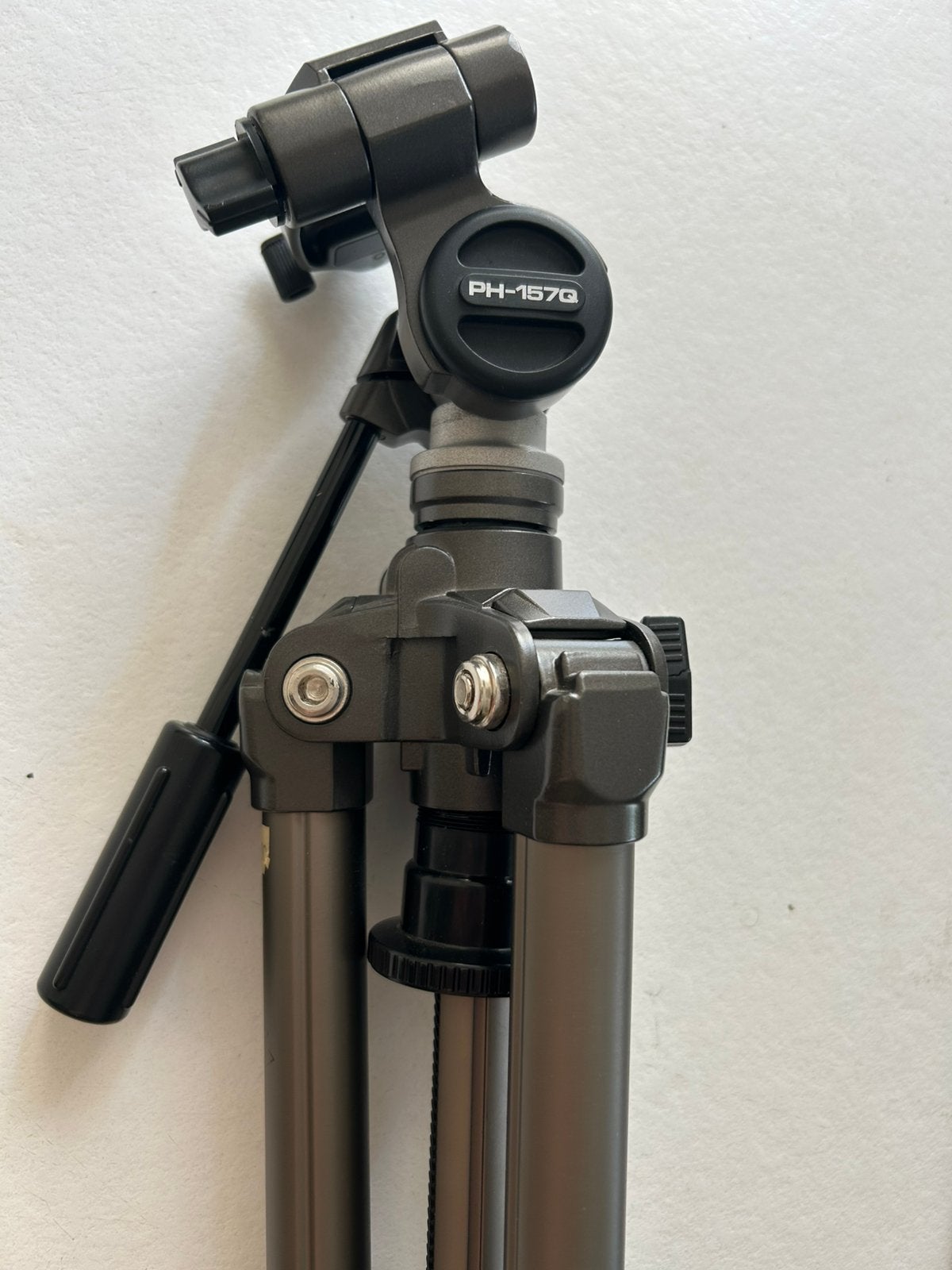Statief tripod voor (video) camera. Merk Velbon, Ophalen, Zo goed als nieuw, Driepoot