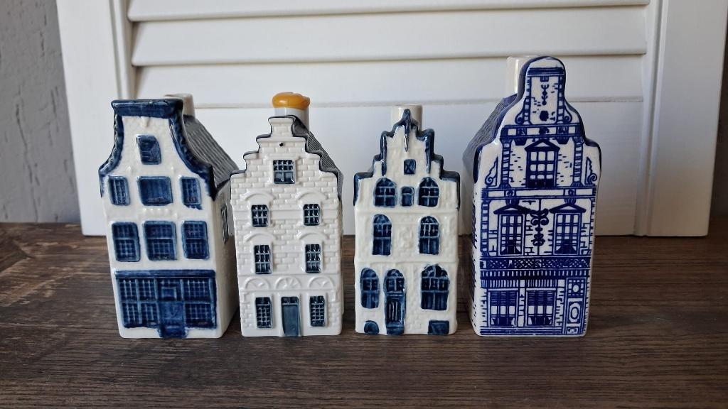 4 KLM huisjes 23, 34, 22  - Delfts blauw  zgan, Ophalen of Verzenden, Zo goed als nieuw, 21 t/m 40, Gevuld