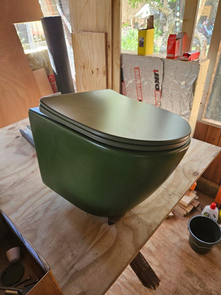 Groen toilet van het merk Salenzi Civita, Doe-het-zelf en Verbouw, Sanitair, Ophalen, Zo goed als nieuw, Toilet