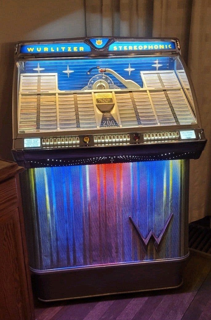 Wurlitzer 2300 S, 200 select en prachtig vol stereo geluid, Verzamelen, Gebruikt, 1950 tot 1960, Wurlitzer, Ophalen