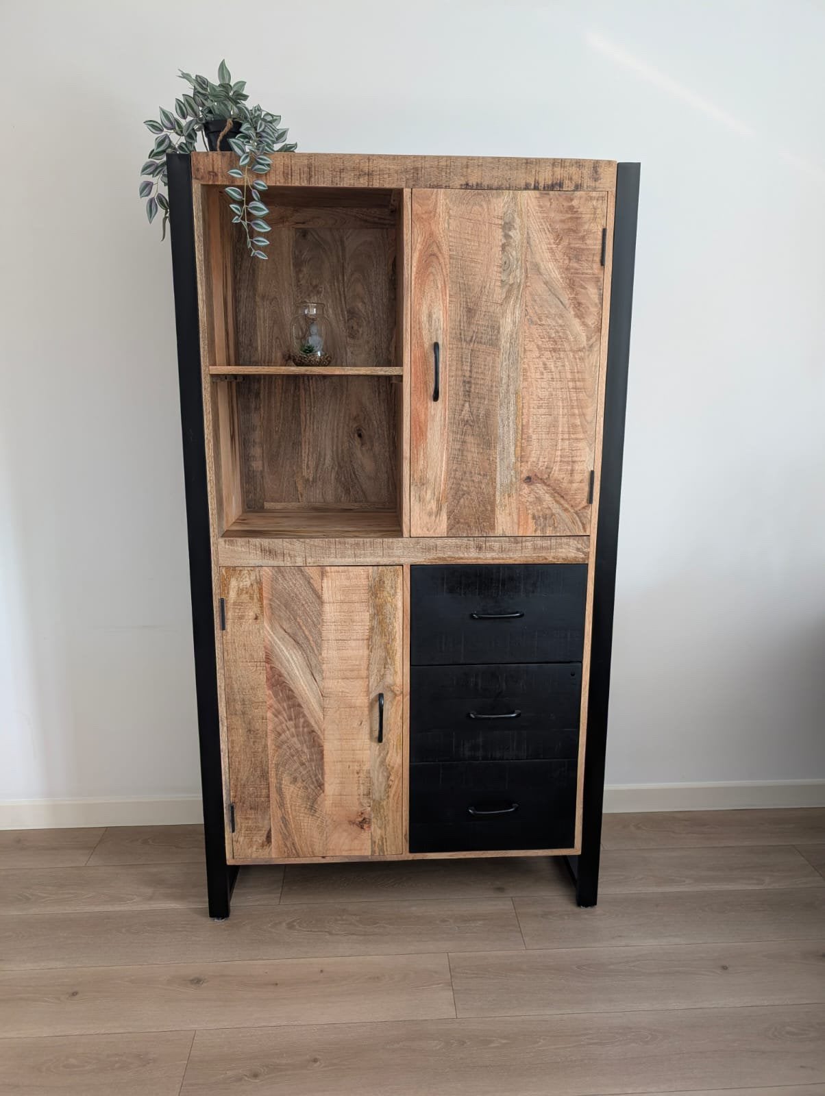 Mooie industriële kast van mangohout, Ophalen, Met lade(s), Mangohout, 50 tot 100 cm