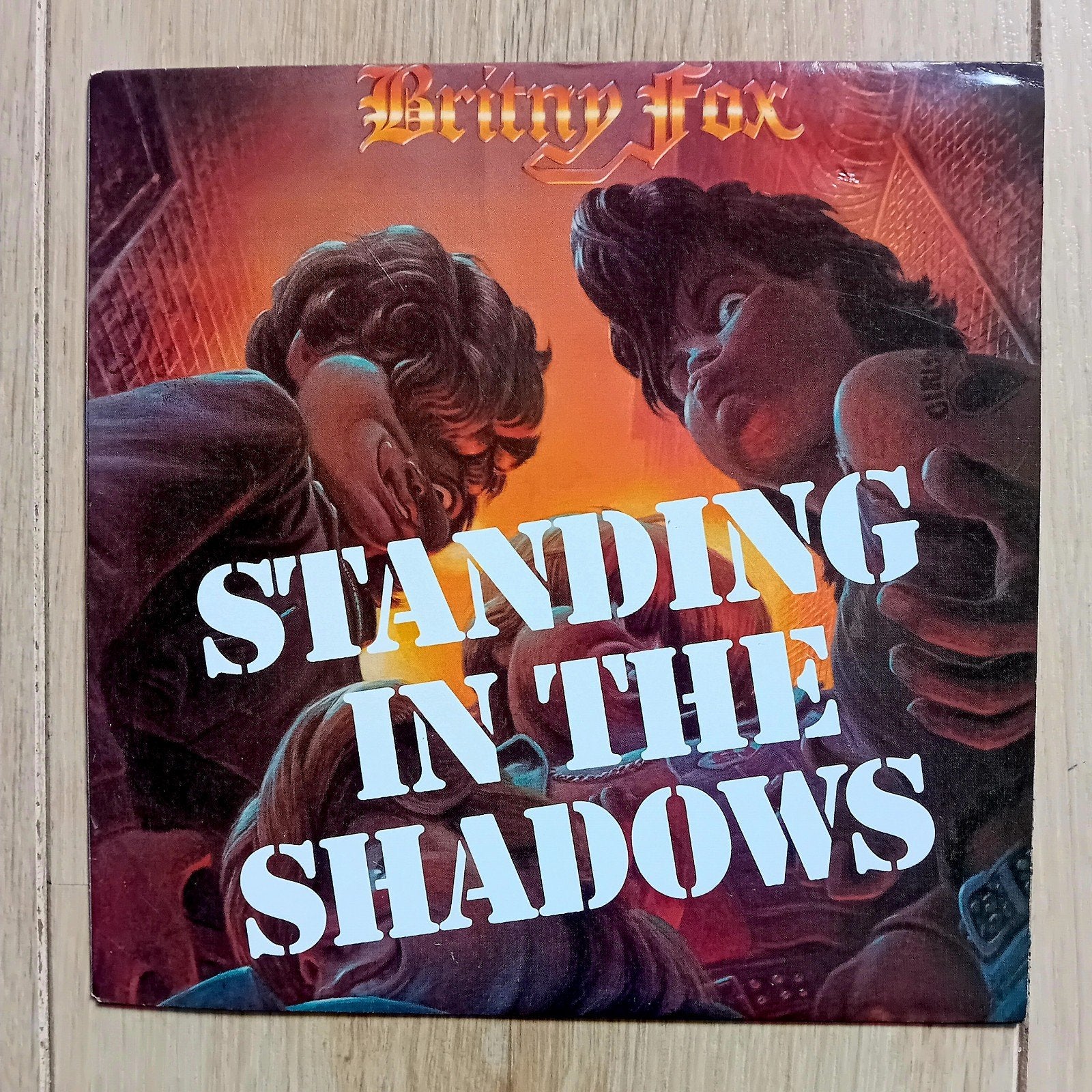 Britny Fox - Standing in the shadows vinyl single hardrock, Cd's en Dvd's, Vinyl Singles, Gebruikt, 7 inch, Ophalen of Verzenden