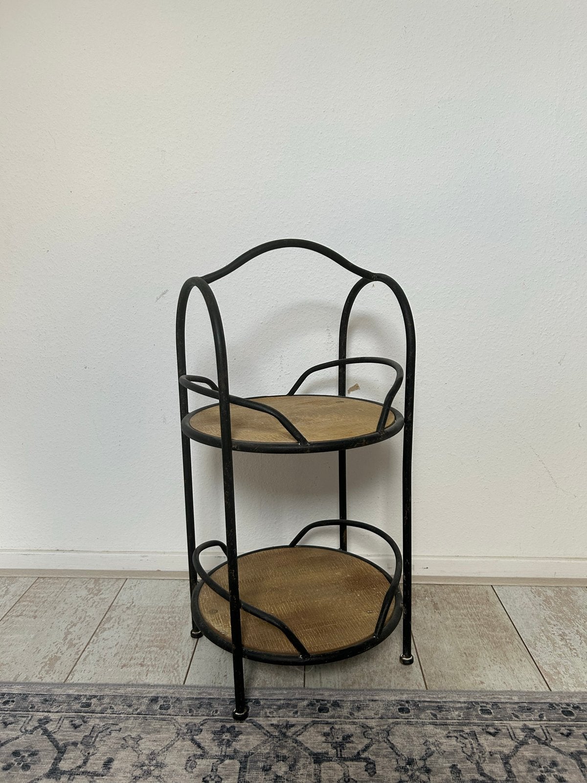 Decoratief metalen bijzettafeltje met houten bladen, Ophalen, Gebruikt, Metaal of Aluminium, Rond