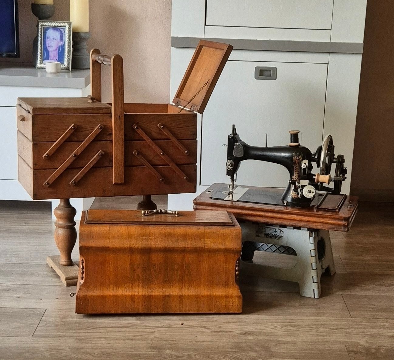 Antieke Singer Naaimachine, Naaikastje, Spiegel en Klokken, Ophalen of Verzenden
