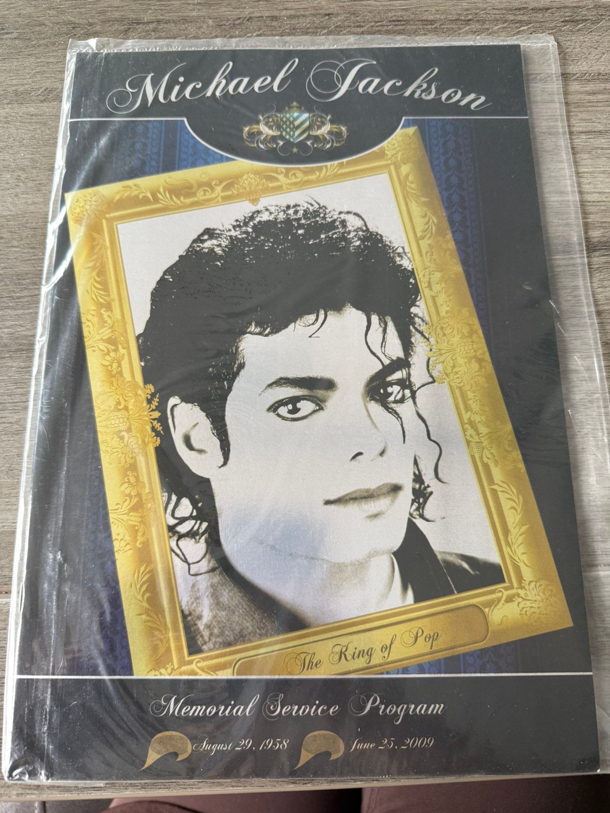 Geseald boek  van michael jackson  memorial service program, Ophalen, Zo goed als nieuw, Boek, Tijdschrift of Artikel