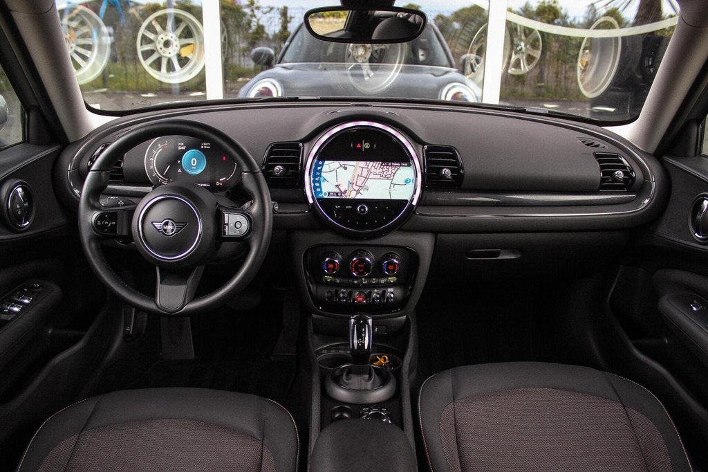 MINI Clubman 1.5 Cooper Essential | 1e eigenaar | BTW auto |, Gebruikt, Zilver of Grijs, 17 km/l, 1499 cc
