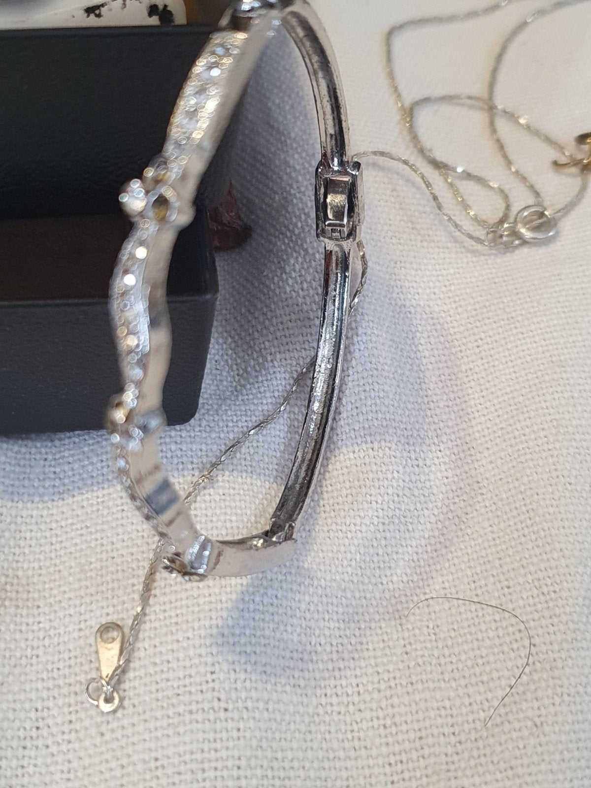 Zilverkleurige Armband met Strass Steentjes, Overige materialen, Ophalen of Verzenden, Zo goed als nieuw, Zilver