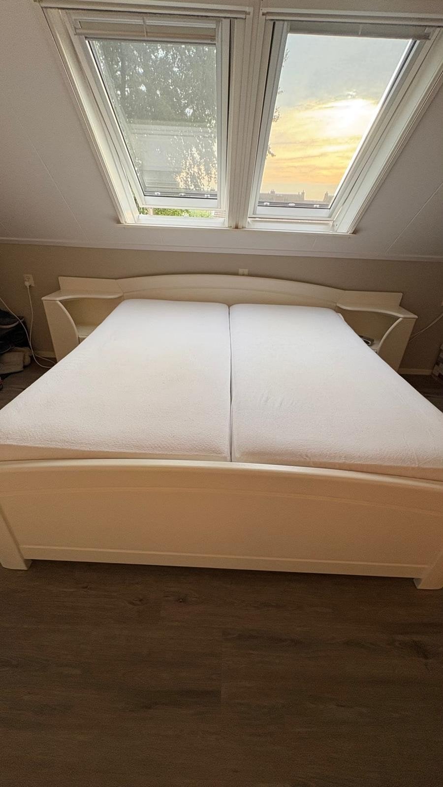 Tweepersoonsbed met elektrische verstelbare lattenbodems, Ophalen, Wit, Tweepersoons, 180 cm