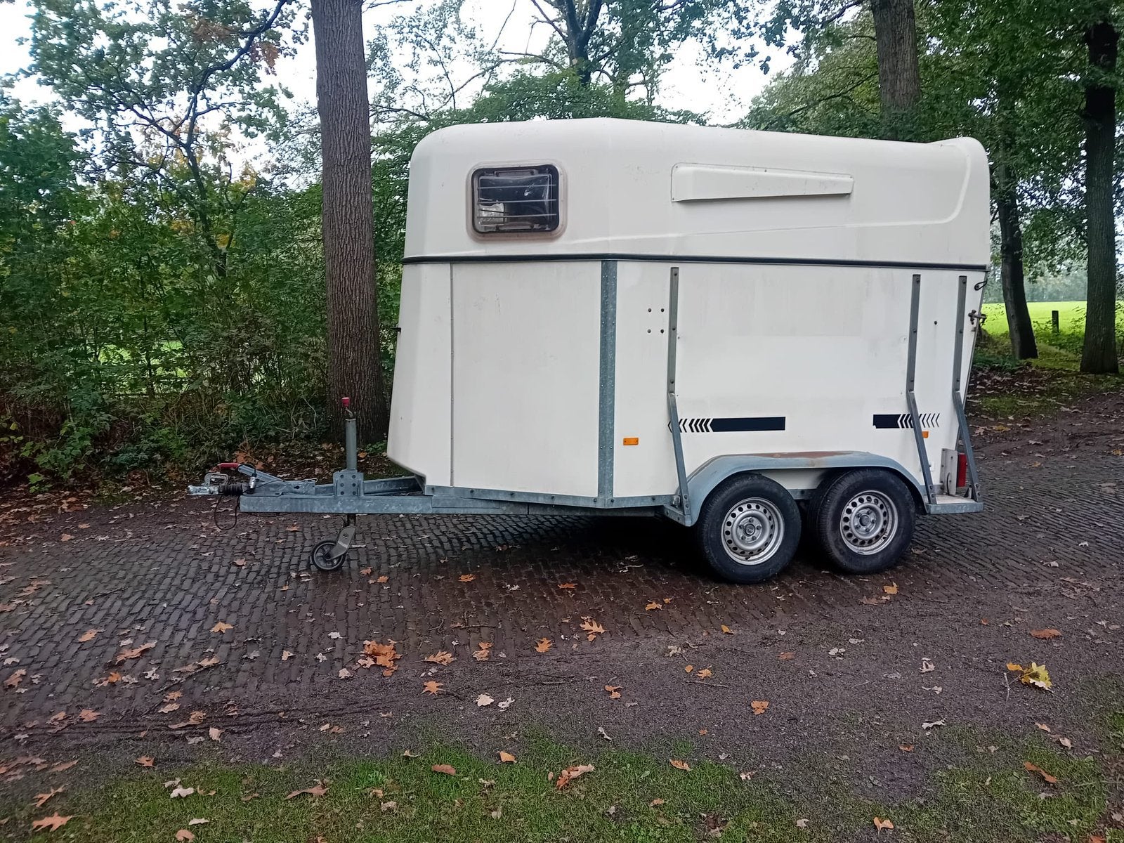 Hotra paardentrailer nieuwe klep en bodem, Ophalen, Zo goed als nieuw