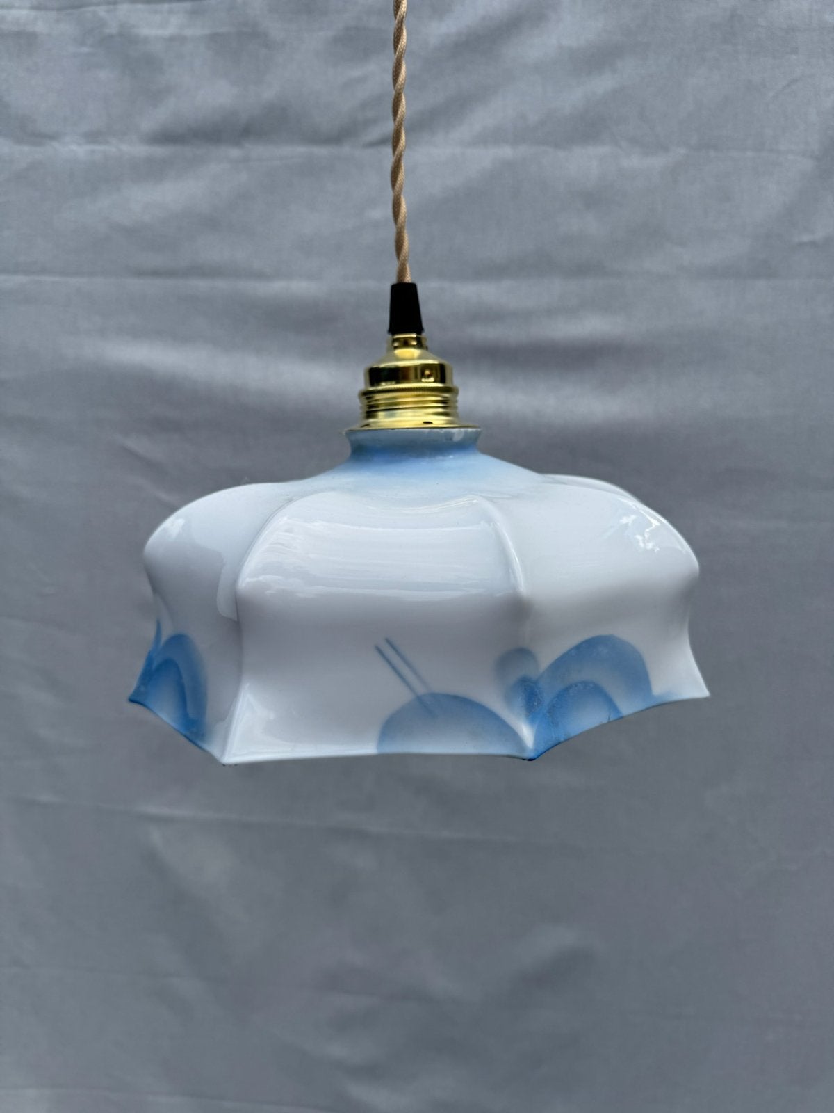 Vintage opaline glazen hanglamp met blauw decor, Antiek en Kunst, Ophalen of Verzenden