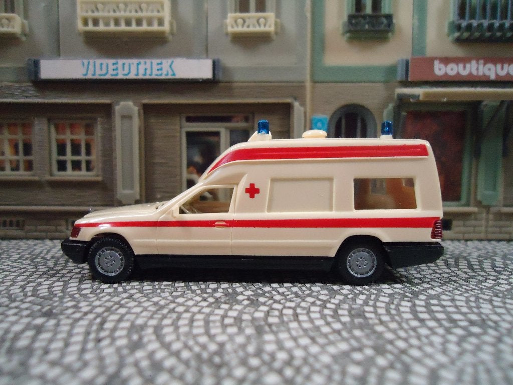 Mercedes Benz V124 250D Binz KTW Wiking Ambulance Rode Kruis, Ophalen of Verzenden, Nieuw, Auto, Wiking
