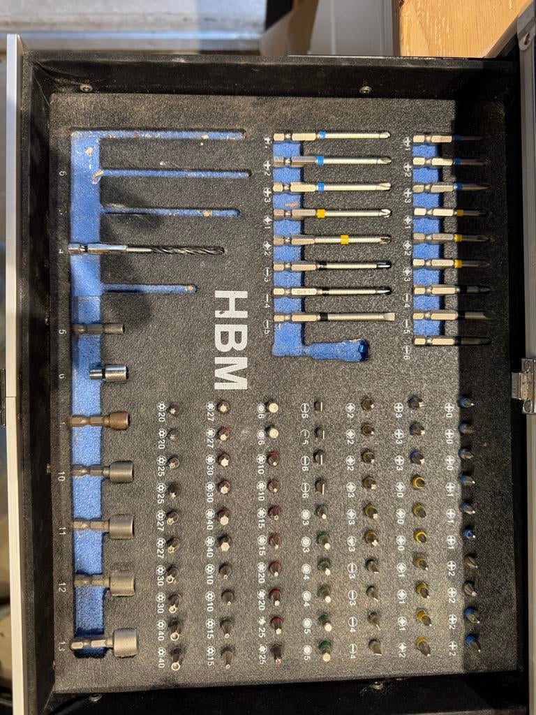 HBM Gereedschapskoffer met defecte accuboormachine en access, Ophalen, Gebruikt, Boor- en Schroefmachine