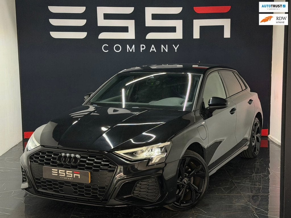 Audi A3 Sportback 40 TFSI e 3x S Line Sfeerv Cam Cruise CarP, Auto's, 8 kWh, Gebruikt, 4 cilinders, Leder en Stof