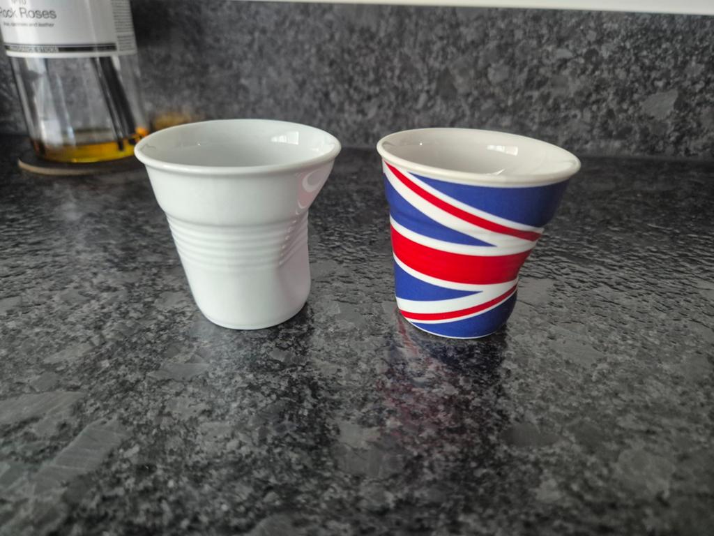 Revol - Deukbekers Espresso wit en vlag 2 stuks, Ophalen of Verzenden, Glas, Overige stijlen