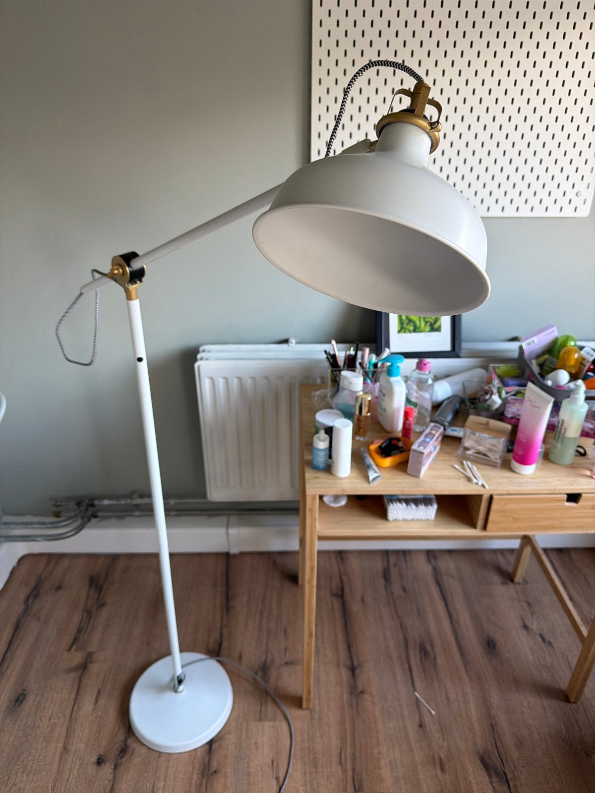 Witte verstelbare vloerlamp met E27 fitting, Huis en Inrichting, Ophalen, Gebruikt, E27 (groot), Metaal