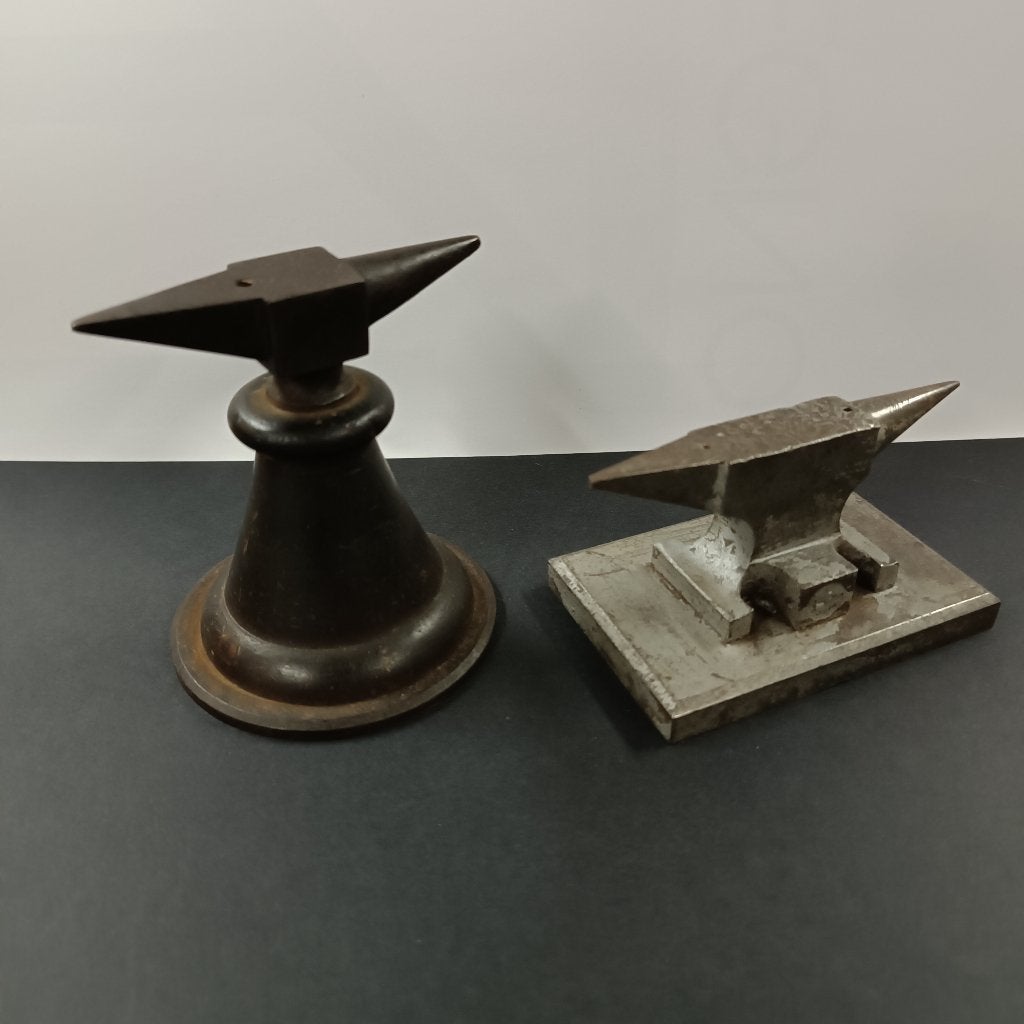 3 OLD SMALL ANVIL STÄD WATCHMAKER JEWELLERY GOLDSMITH, Verzenden