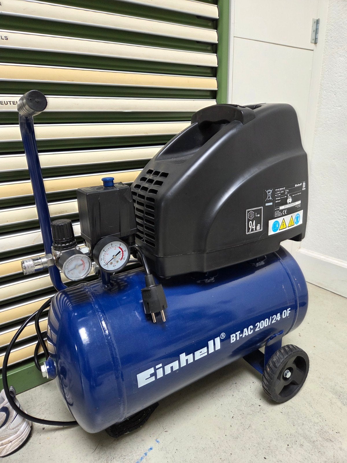 compressor 24l, Doe-het-zelf en Verbouw, Ophalen, Gebruikt, 6 tot 10 bar, Minder dan 200 liter/min