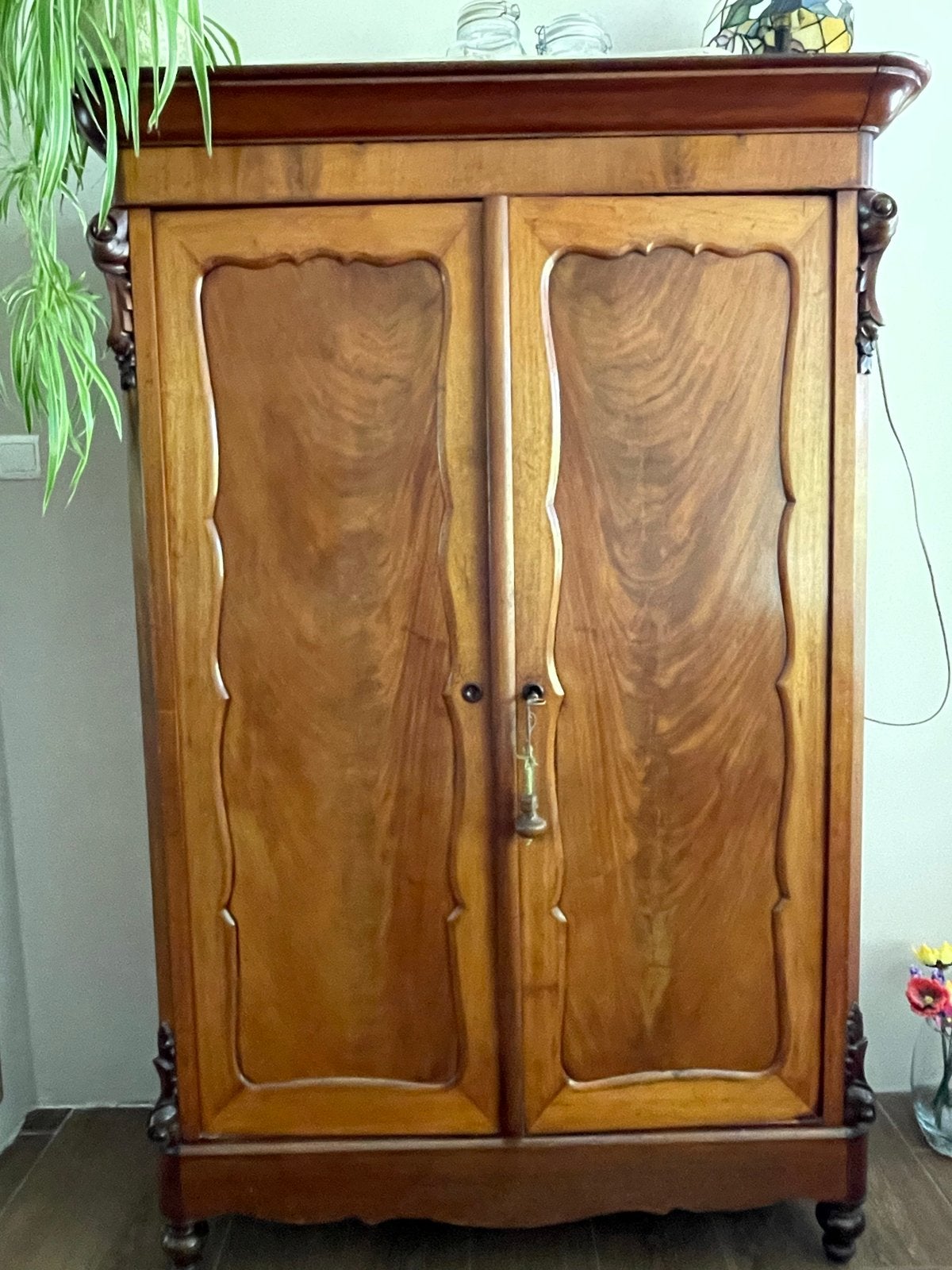 Hollands Biedermeier Linnenkast (1870-1890), Ophalen