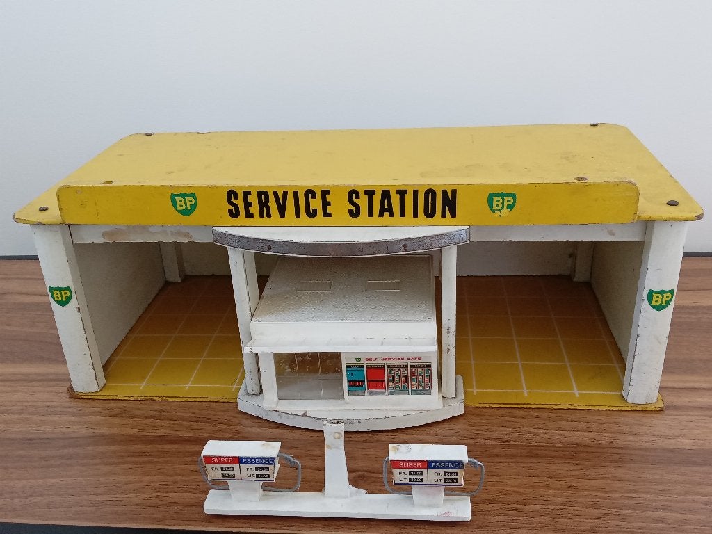 Jaren 60 BP servicestation, Ophalen
