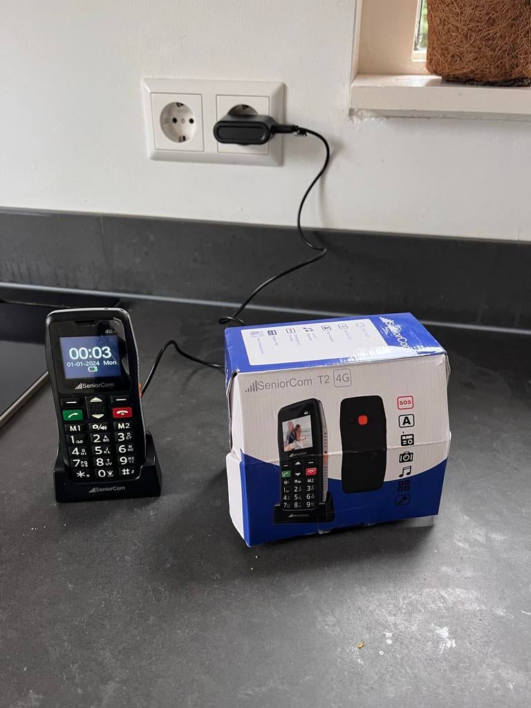SeniorCom T2 4G Seniorentelefoon met Oplaadstation, Ophalen of Verzenden, Klassiek of Candybar, Zonder simlock, Zonder abonnement