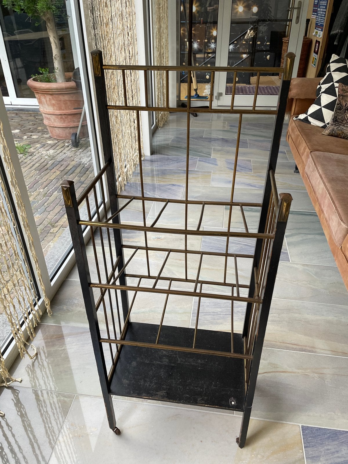 Art deco vintage messing houten tijdschriftenrek op wielen, Ophalen