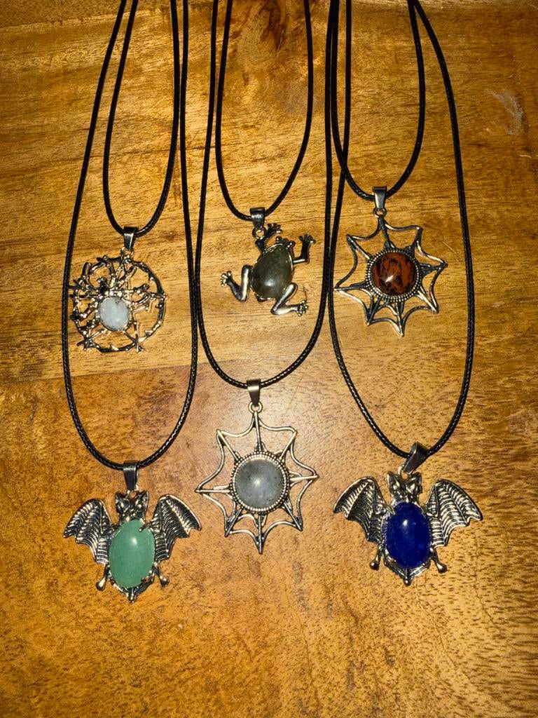 Moderne Kettingen Natuursteen - Amuletten, Nieuw, Ophalen of Verzenden, Steen of Mineraal, Met edelsteen