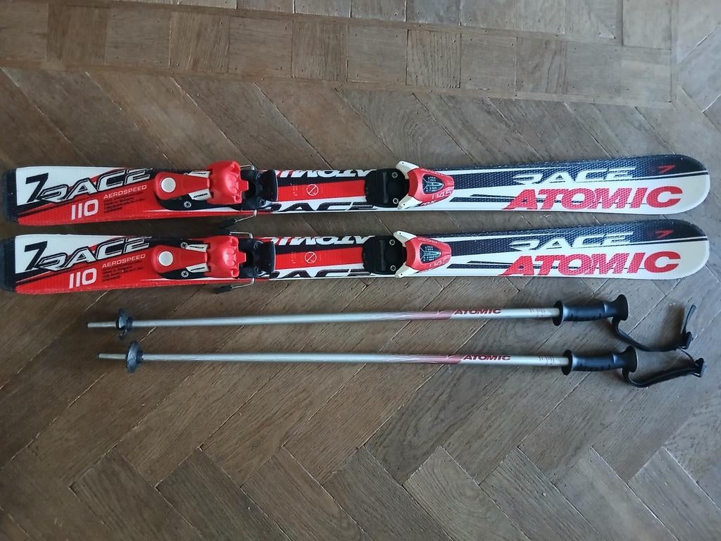 Carve ski's Atomic, kind 1.10 m rood, zwart, wit met stokken, Gebruikt, 100 tot 140 cm, Ophalen of Verzenden, Carve
