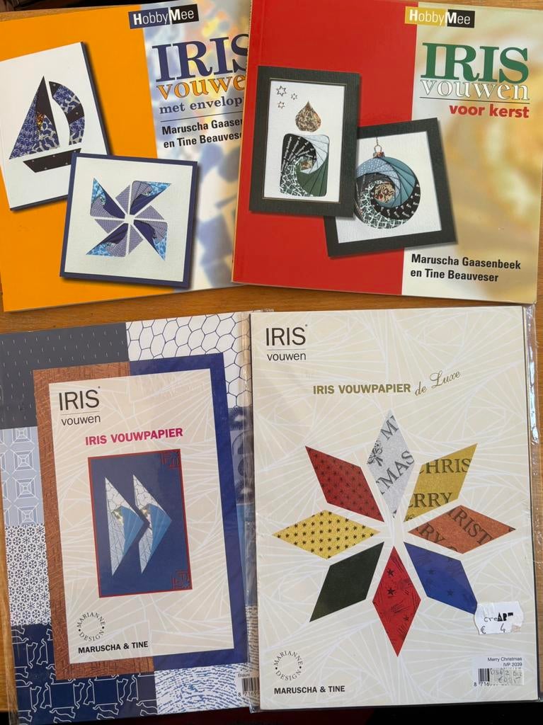 Pakketje iris vouwen 2 boekjes en 2 papier pakjes, Ophalen of Verzenden, Zo goed als nieuw