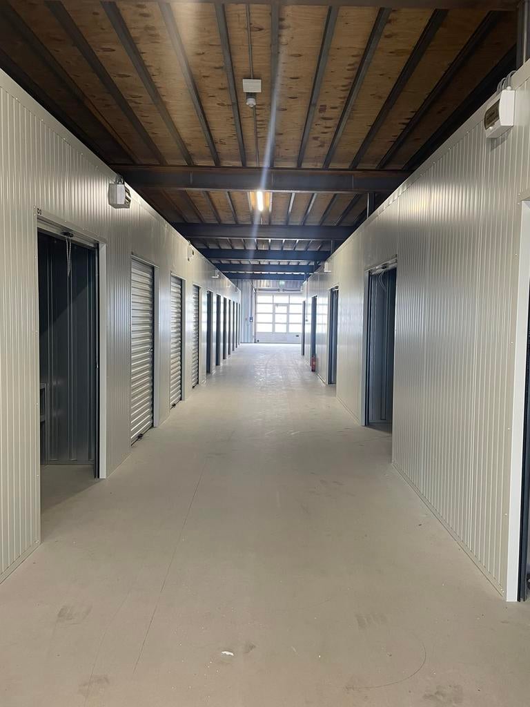 Foto 2 van Te huur beveiligde garageboxen incl. stroom/lichtvoorziening