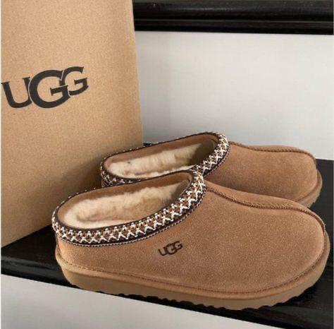 Uggs Pantoffels - Comfortabel en Warm!, Kleding | Dames, Schoenen, Zo goed als nieuw, Pantoffels of Sloffen, Bruin, Verzenden