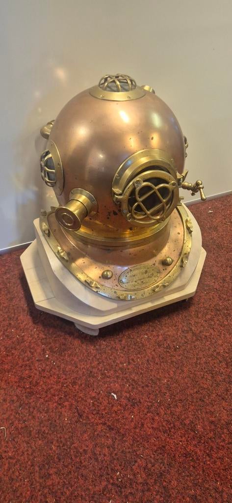 Decoratieve koperen duikhelm, Ophalen