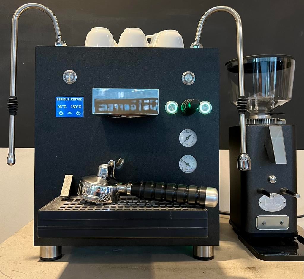 Foto 2 van Serious Coffee SC-One (Black Edition) Espressomachine NIEUW