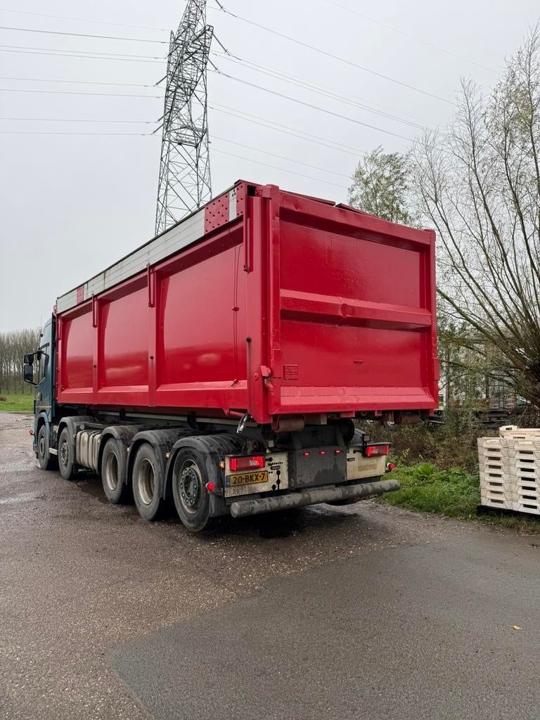 Vossebelt haakarm container met milieukleppen, Ophalen