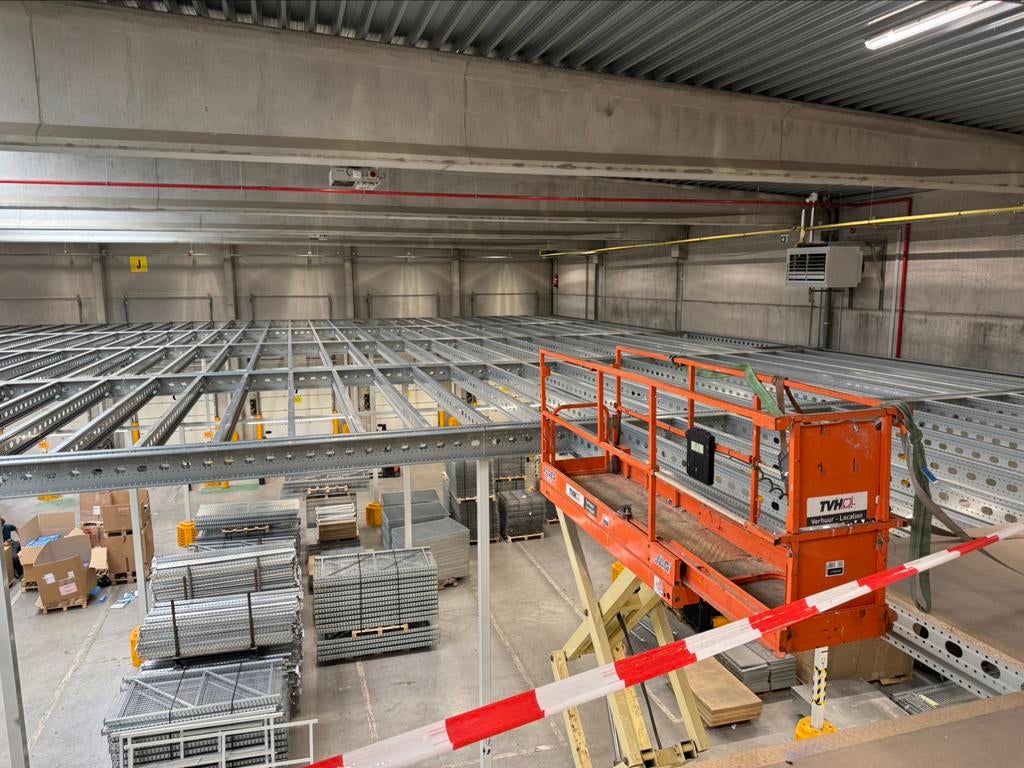 Gebruikte entresol vloer 850m2 hoogte 4750!, Ophalen of Verzenden