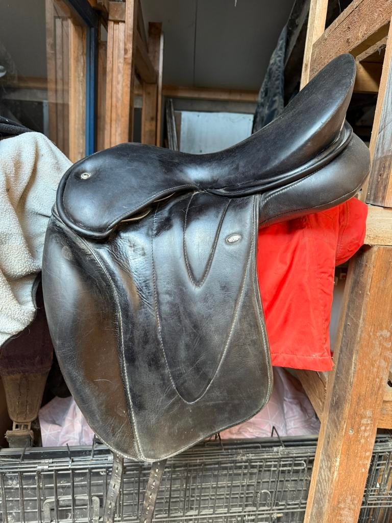 Wow 18 inch dressuurzadel, Dieren en Toebehoren, Paarden en Pony's | Zadels, Ophalen of Verzenden, Gebruikt, Dressuur