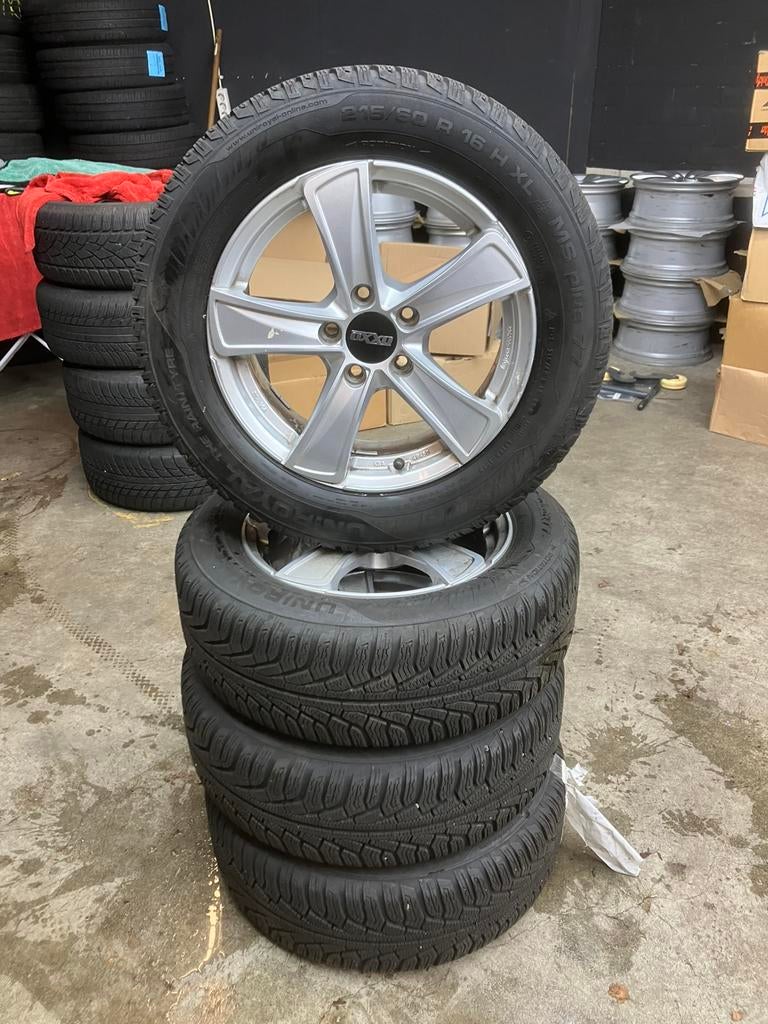 16 inch lichtmetalen velgen met winterbanden Skoda Karoq, Auto-onderdelen, Banden en Velgen, Velg(en), Winterbanden, 16 inch, 215 mm
