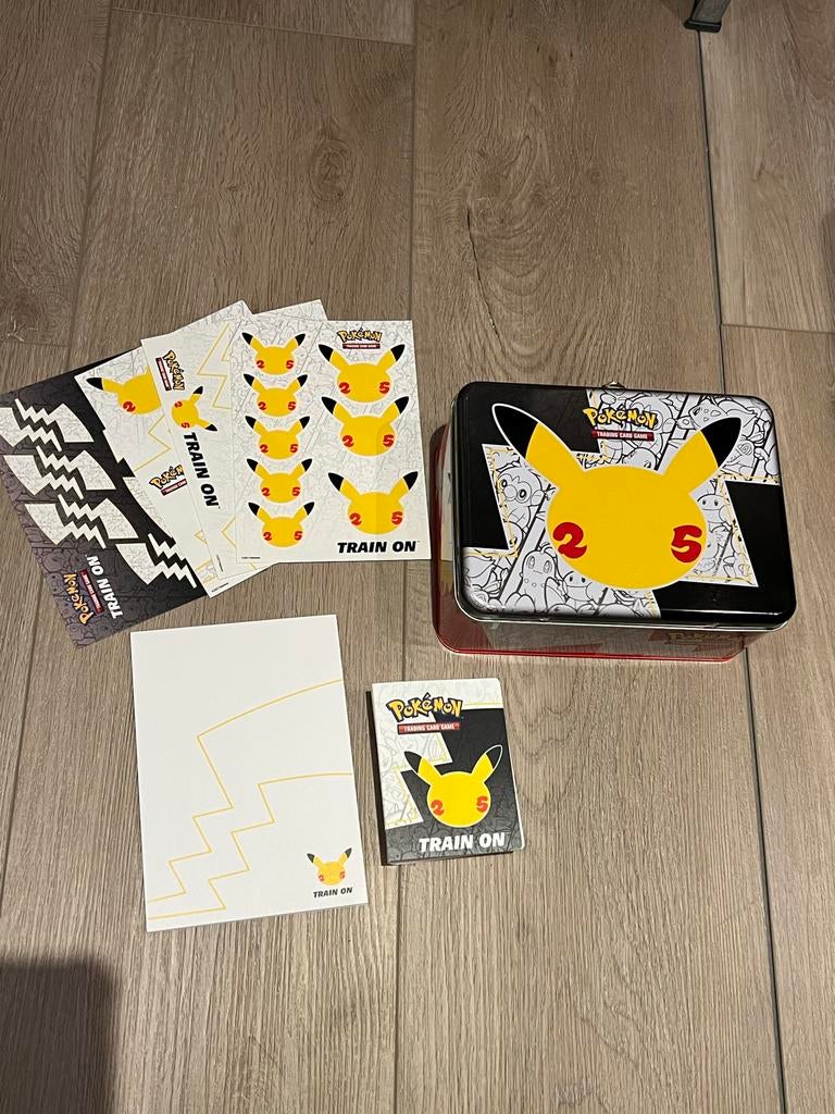 Pokémon 25th Anniversary Collector Chest, Ophalen, Nieuw, Overige typen