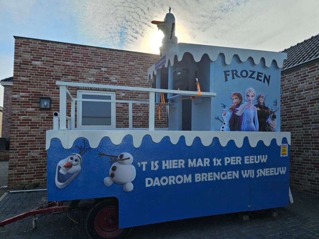 Carnavalswagen Frozen met onderstel, Ophalen, Gebruikt, Carnaval