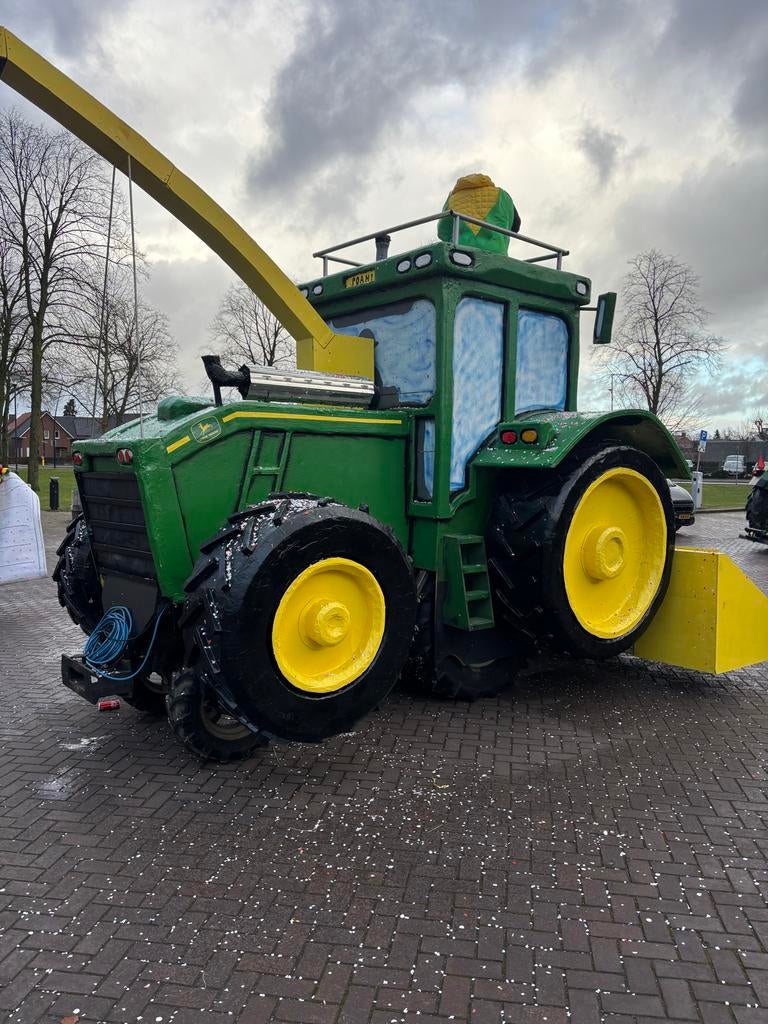 Carnavalswagen: Tractor/Hakselaar - Uniek!, Ophalen, Gebruikt, Versiering, Carnaval