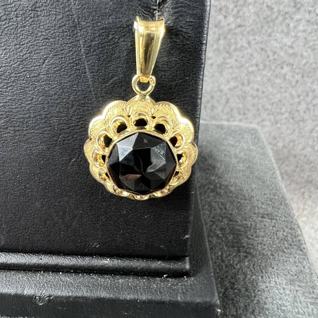 Gouden hanger | 14K | 3,2gr | ronde granaat | 402250, Ophalen of Verzenden, Zo goed als nieuw, Goud, Goud