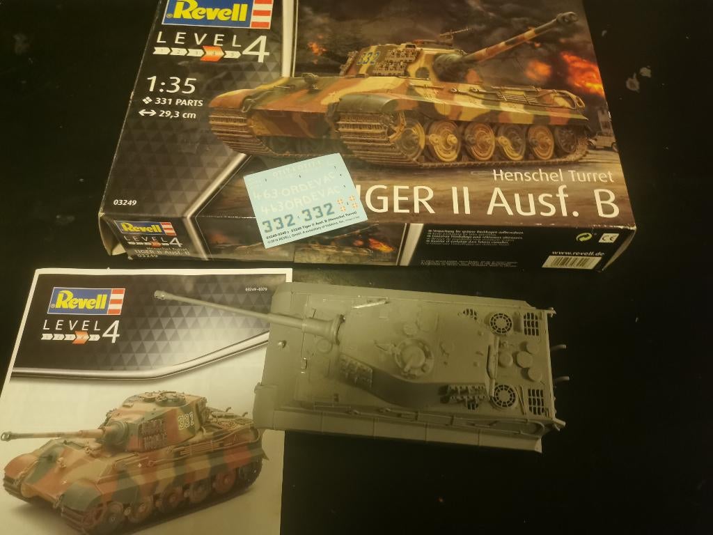 1/35 Revell Tiger II Ausf.B, Gebruikt, Tank, Ophalen of Verzenden, 1:32 tot 1:50