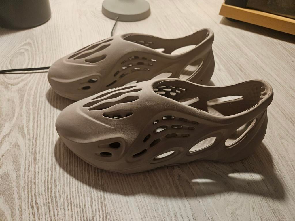 Yeezy adidas 41 - Comfort en Stijl!, Slippers, Beige, Gedragen, Verzenden