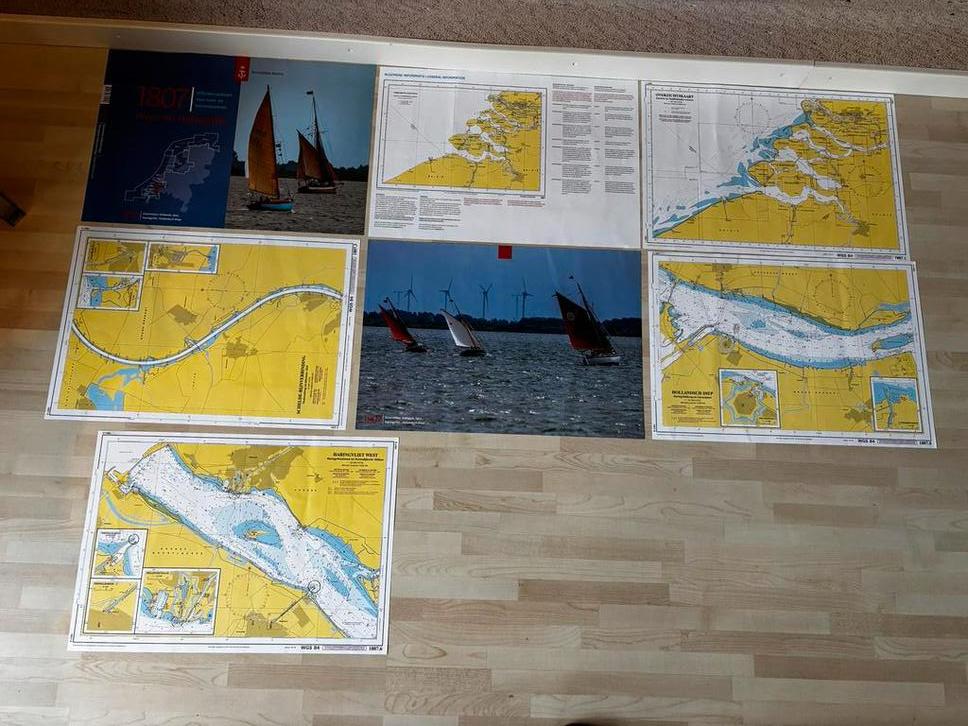 Map met Zeekaarten Zoommeer,Volkerak, Spui, enz. Kon. Marine, Watersport en Boten, Ophalen of Verzenden