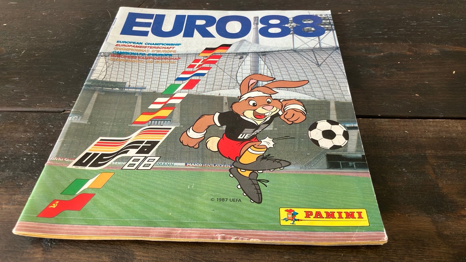 Panini album EK 1988 Duitsland compleet op 4 stickers na, Hobby en Vrije tijd, Stickers en Plaatjes, Zo goed als nieuw, Meerdere stickers