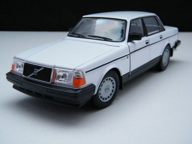 Nieuw in de doos! schaalmodel Volvo 240 GL – Welly 1:24, Hobby en Vrije tijd, Auto, Nieuw, Ophalen of Verzenden, Welly