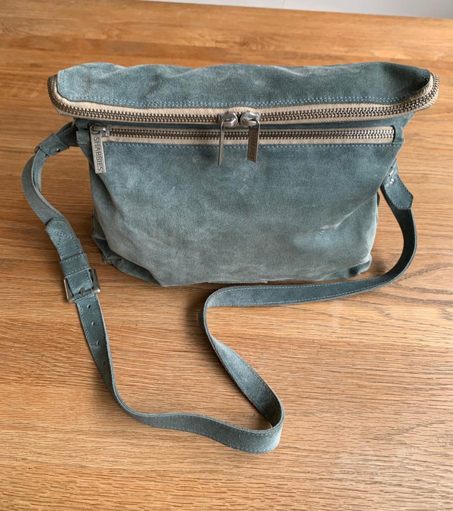 Shabbies Amsterdam schoudertas blauw suede, groot voorvak, Ophalen of Verzenden, Zo goed als nieuw, Blauw, Leer