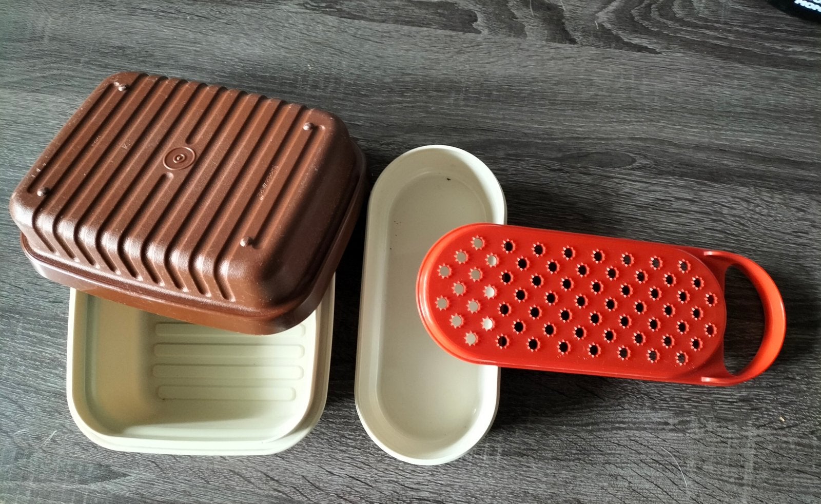 Serveerschalen,rasp en broodtrommel van Tupperware, Ophalen of Verzenden, Zo goed als nieuw, Overige typen