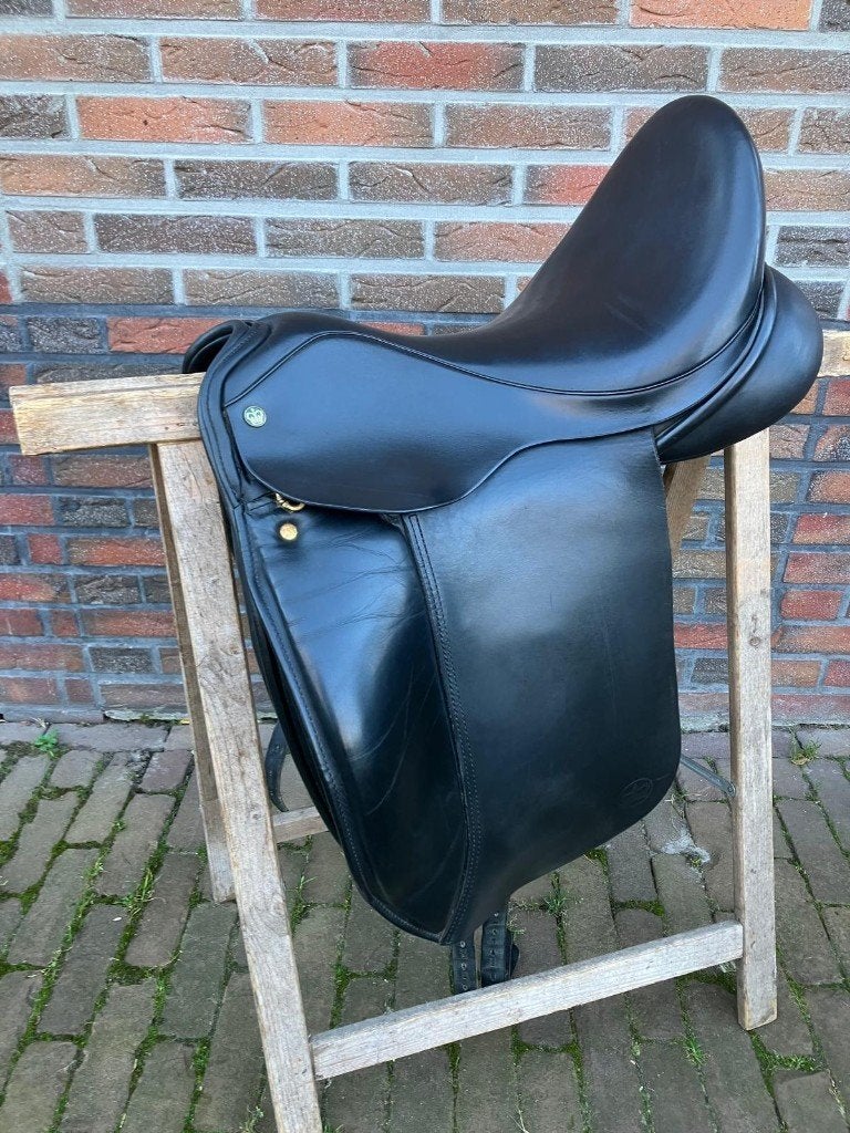 Crown Ideal Toschina 17.5 inch dressuurzadel, Dieren en Toebehoren, Ophalen, L (17.5 inch), Gebruikt, Dressuur