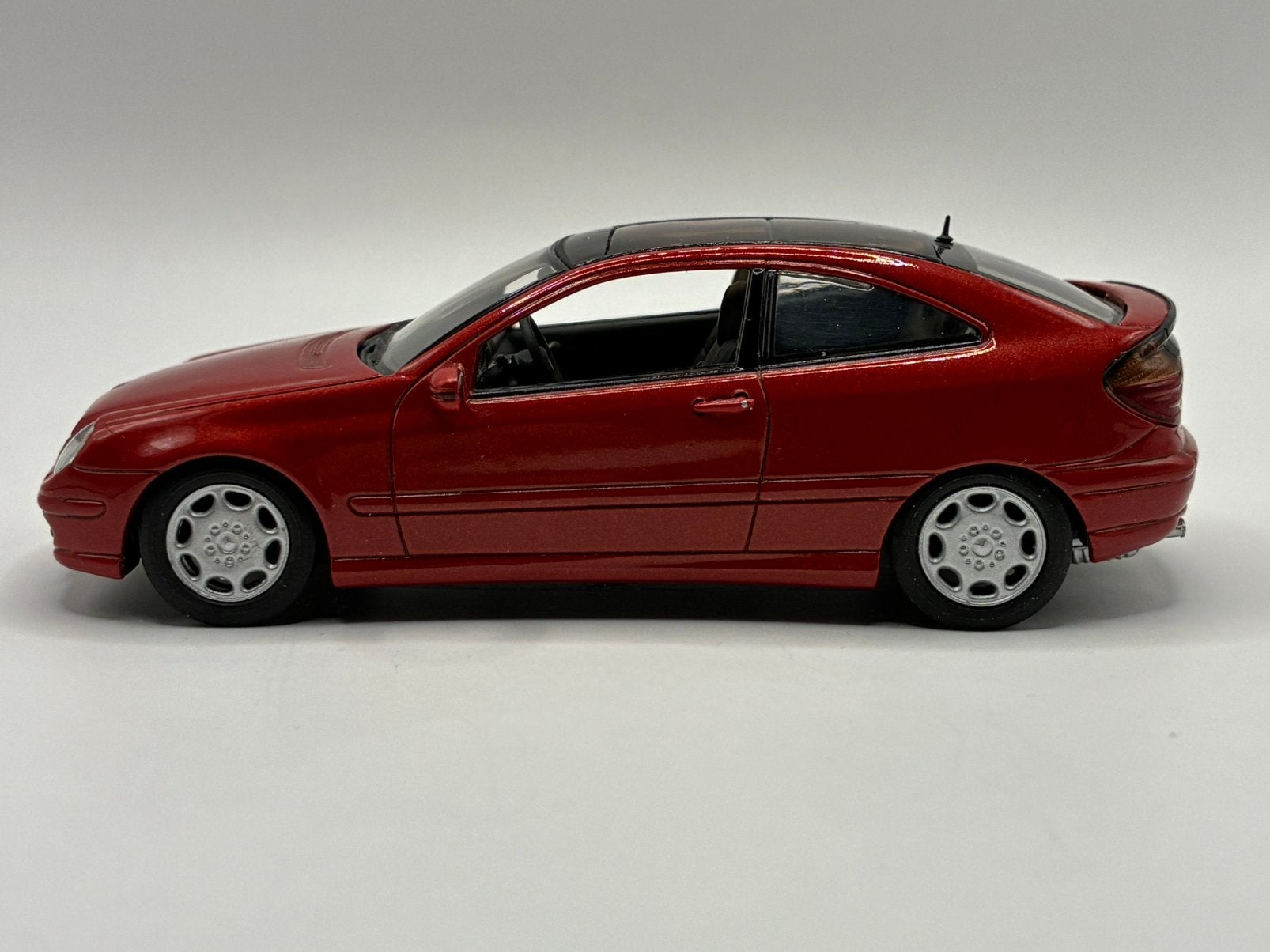Mercedes-Benz C-klasse Coupé (Type CL203) 2000 - MiniChamps, Hobby en Vrije tijd, Ophalen of Verzenden, Zo goed als nieuw, Auto